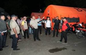 Gubernur Fakhiri Sambangi Korban Kebakaran di Tenda Darurat