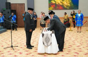 Gubernur Lantik 2 Direktur Bank Papua
